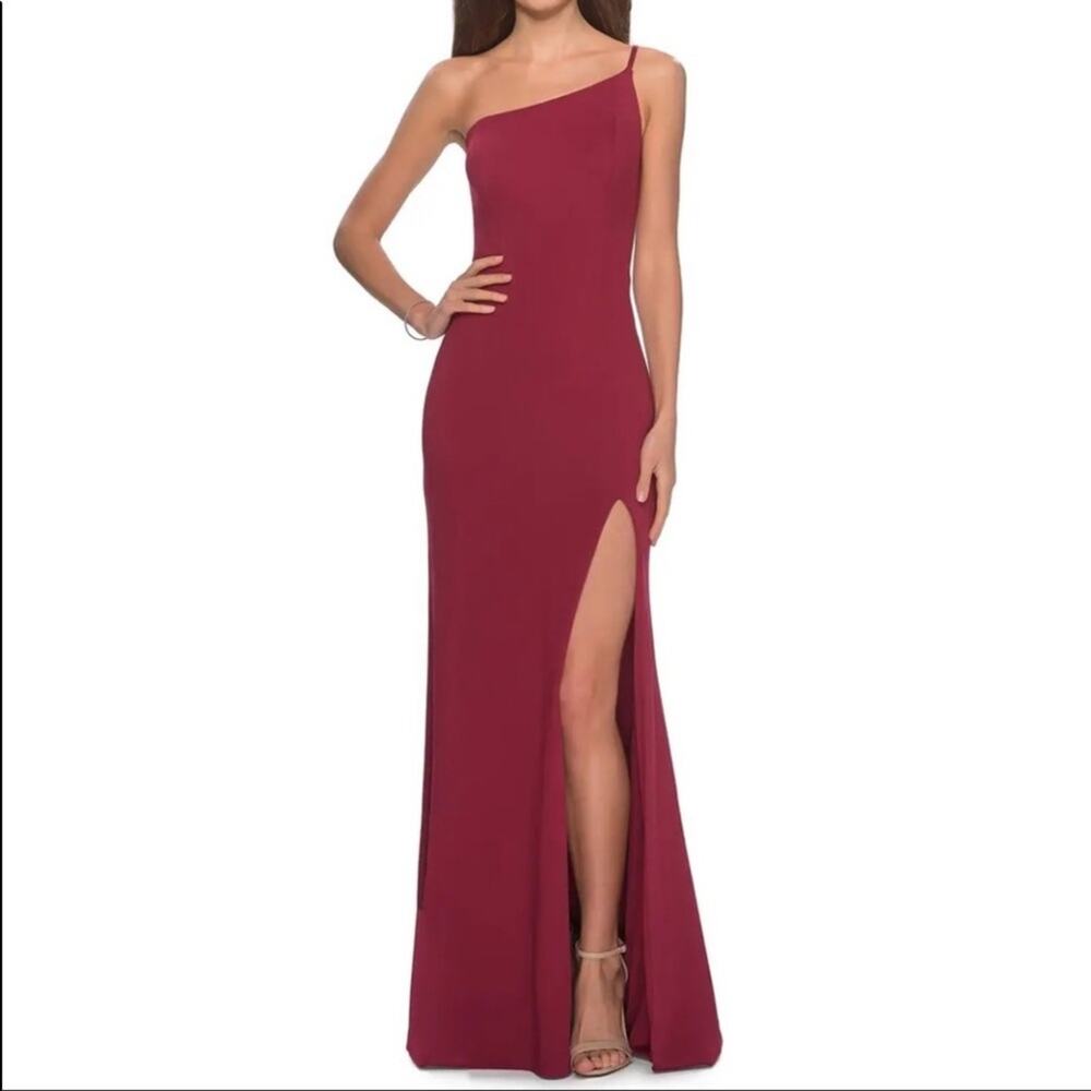 La Femme Burgundy Gown Size 2 New $198